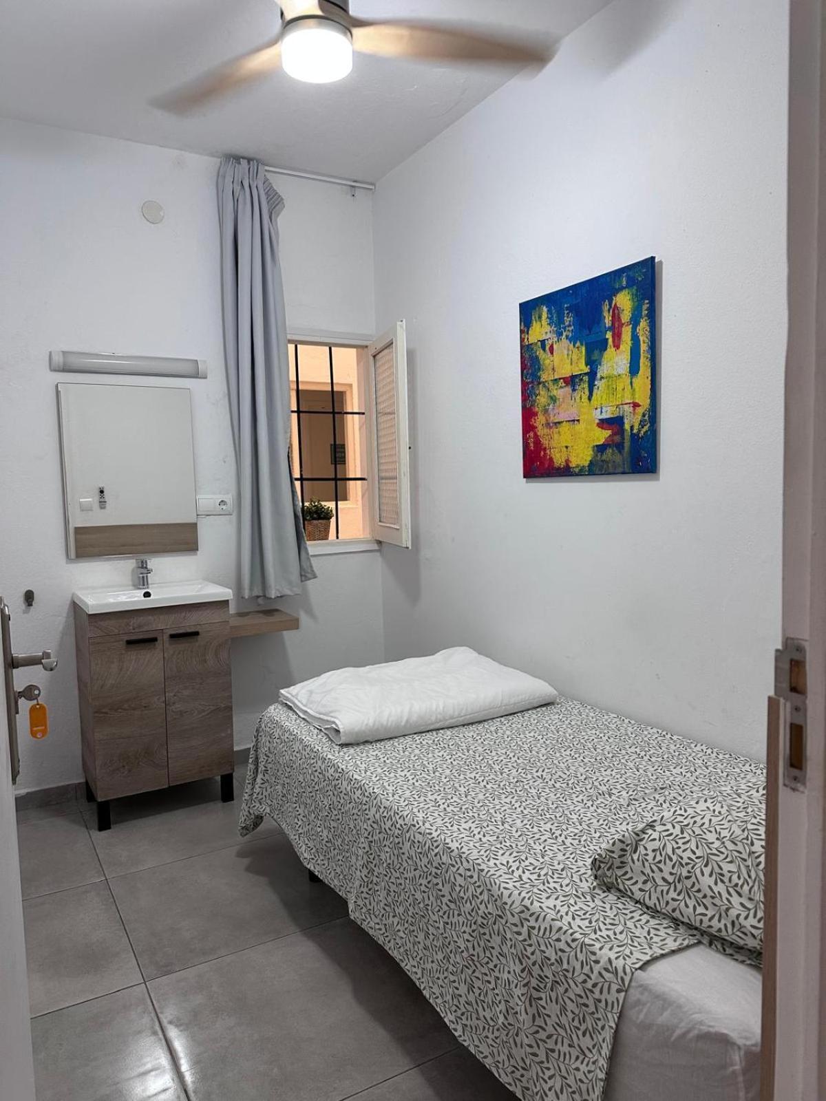 Cisne By Nest Hostel Сан-Антонио-Абад Экстерьер фото